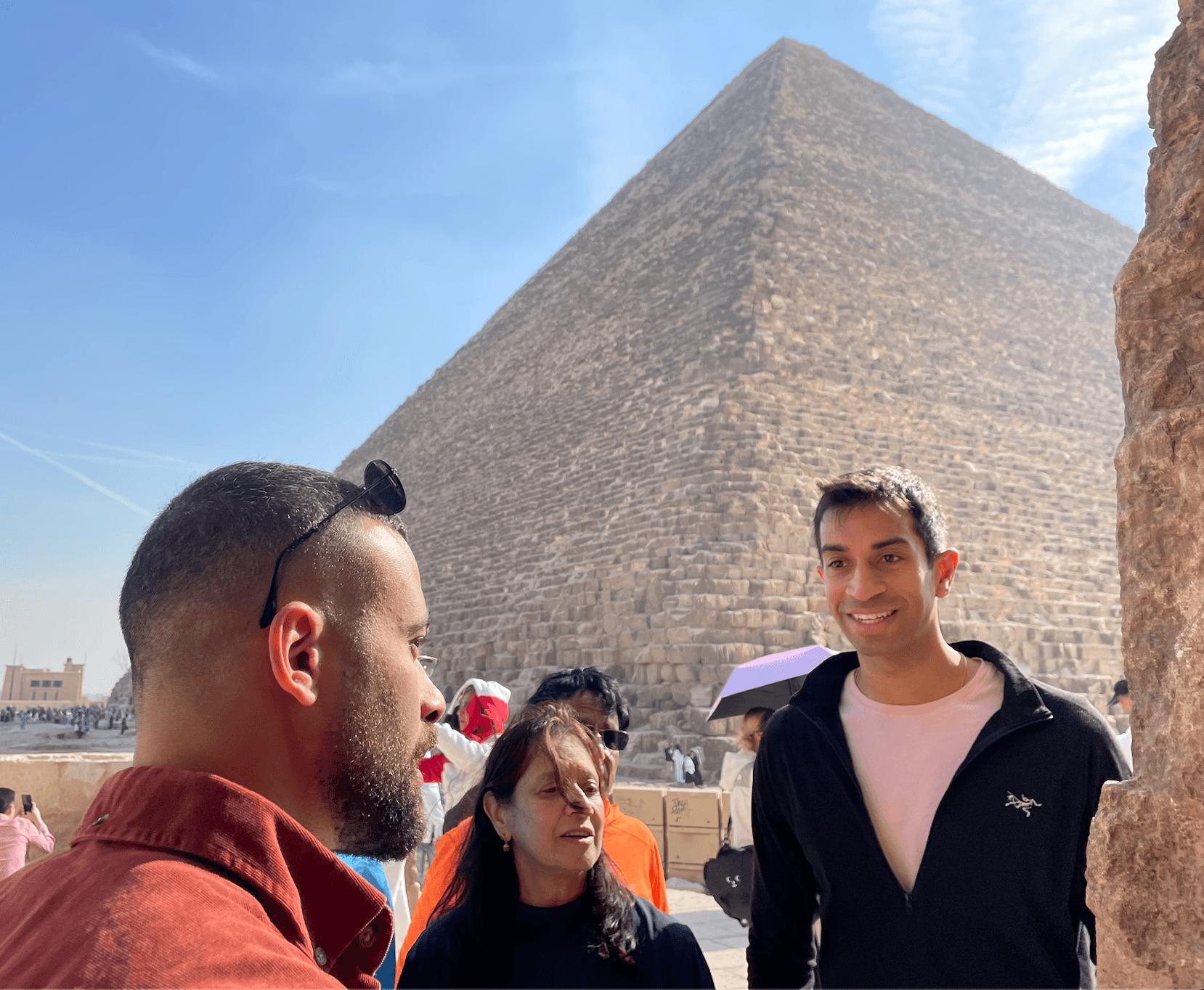 Licensed Egyptologist explaining history at Great Pyramid of Khufu on private Cairo tour